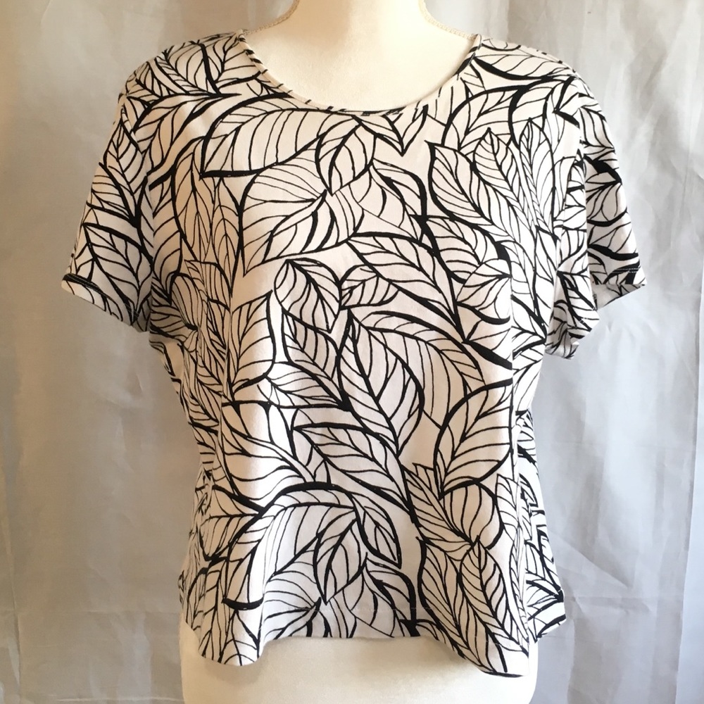 Croft & Barrow Black and white crop top